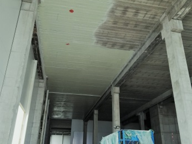 ipari ingatlan festés, betonfelület festés géppel